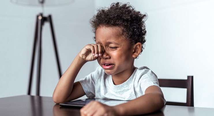 La lumière bleue, un danger pour les yeux de vos enfants